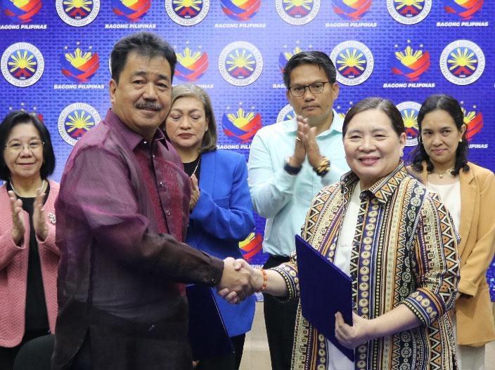 CHED Chair J. Prospero De Vera III and CEM President and CEO Dr. Grace H. Aguiling-Dalisay